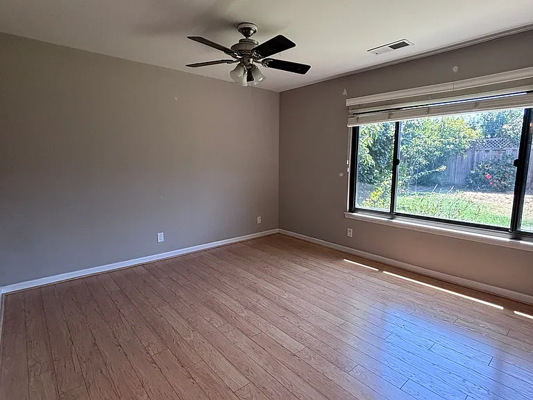 2348 Sawyer Ct — Photo 20