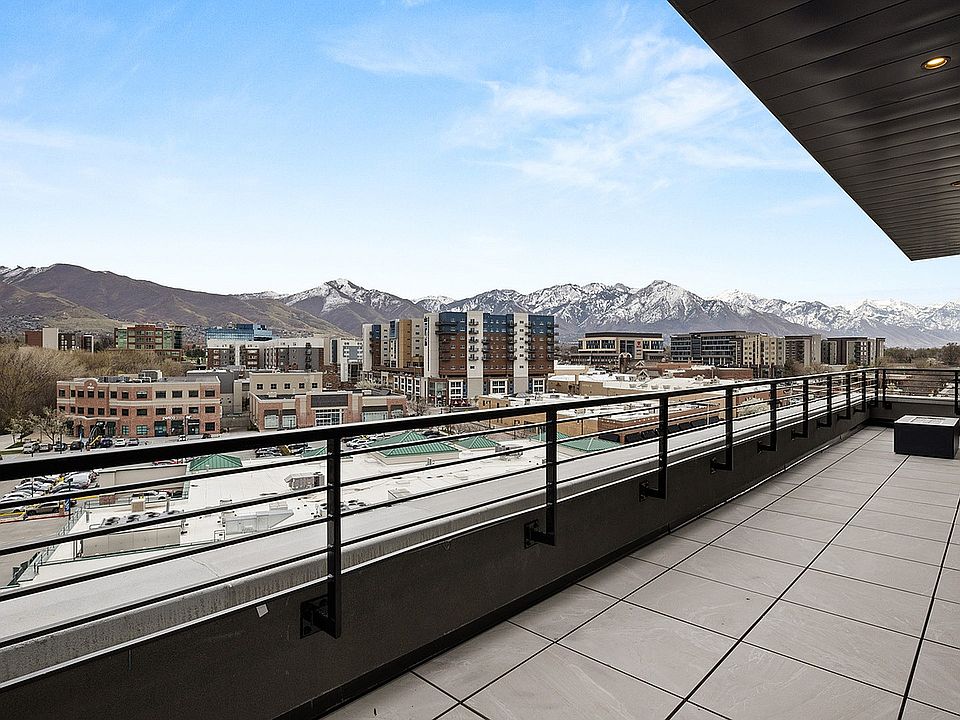 Callisto | Balcony