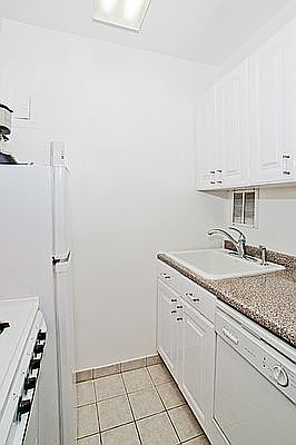 4th image of 210 E 47th St APT 9E
