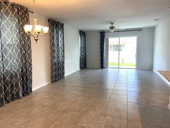 4th image of 2881 Casterton Dr