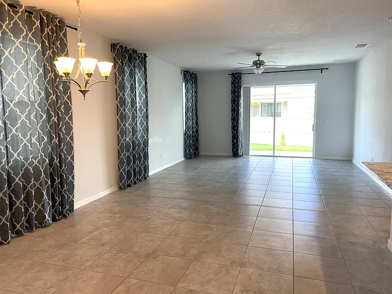 2881 Casterton Dr — Photo 4