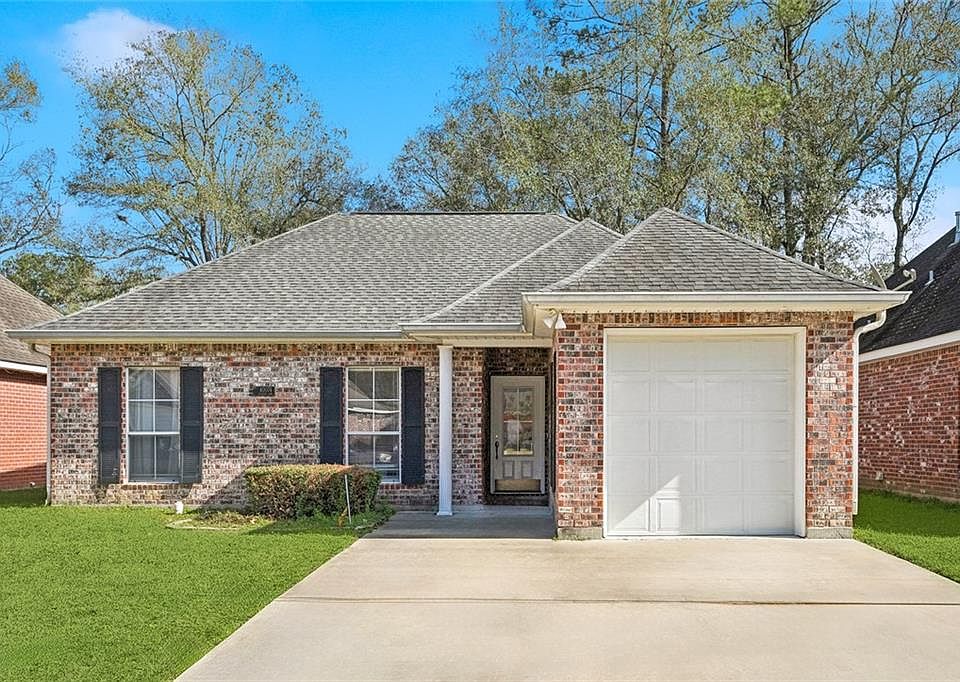 1st image of 40076 Cassidy Ln