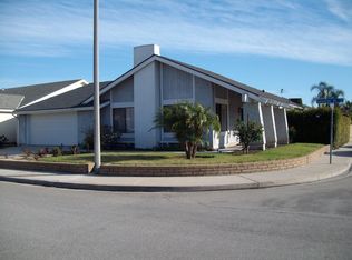 945 Carnation Ave, Costa Mesa, CA 92626