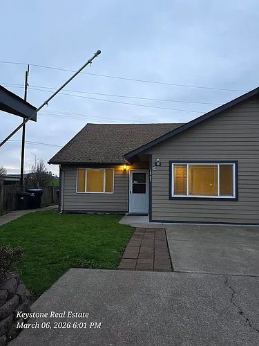 1863 17th St Photo 1