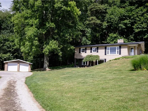 9059 Bachelor Rd NW, Magnolia, OH 44643