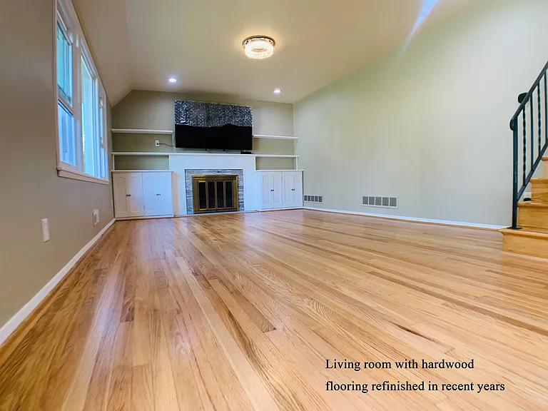 2113 Folkstone Rd — Photo 2