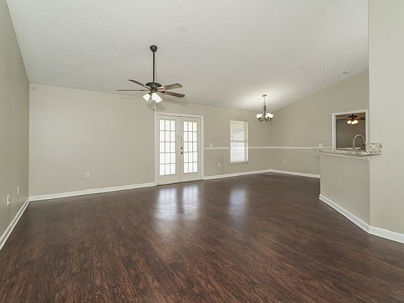 3rd image of 6025 Live Oak Dr