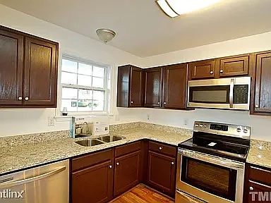 3 bed, 1150 sqft, $1,800 — Photo 1