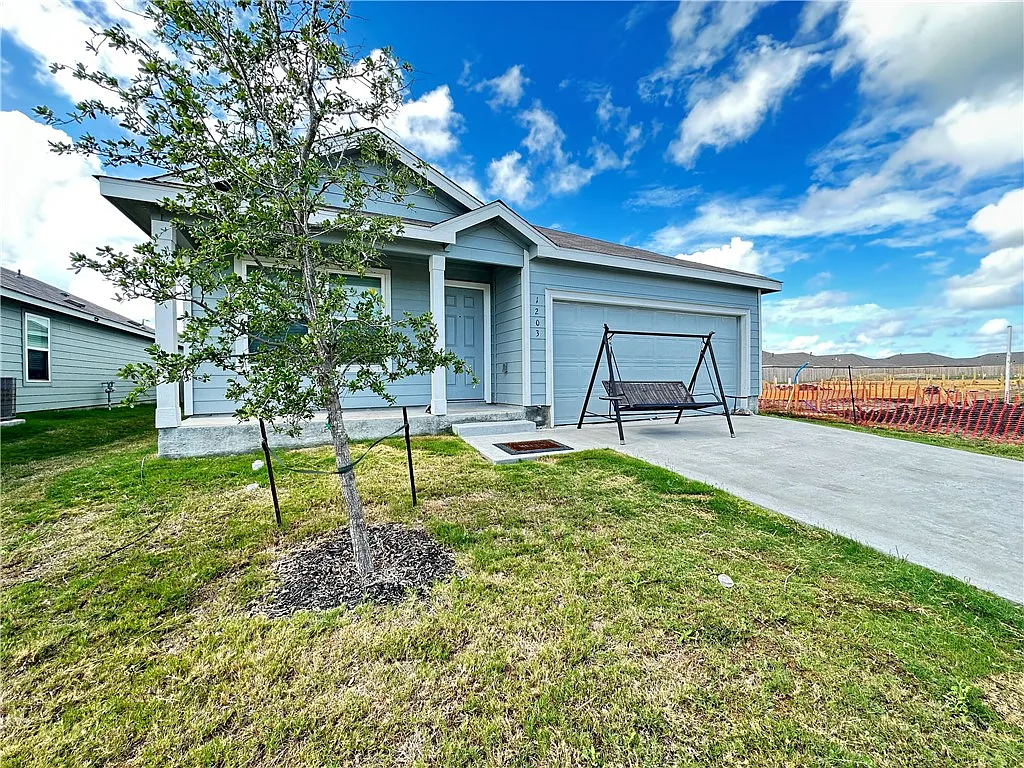 3 bed, 2.0 bath, 1535 sqft, $2,295 — Photo 2