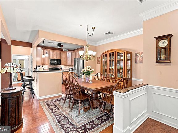 4th image of 421 Creekside Dr