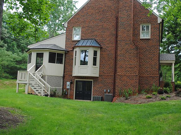 3rd image of 103 Hastings Ct