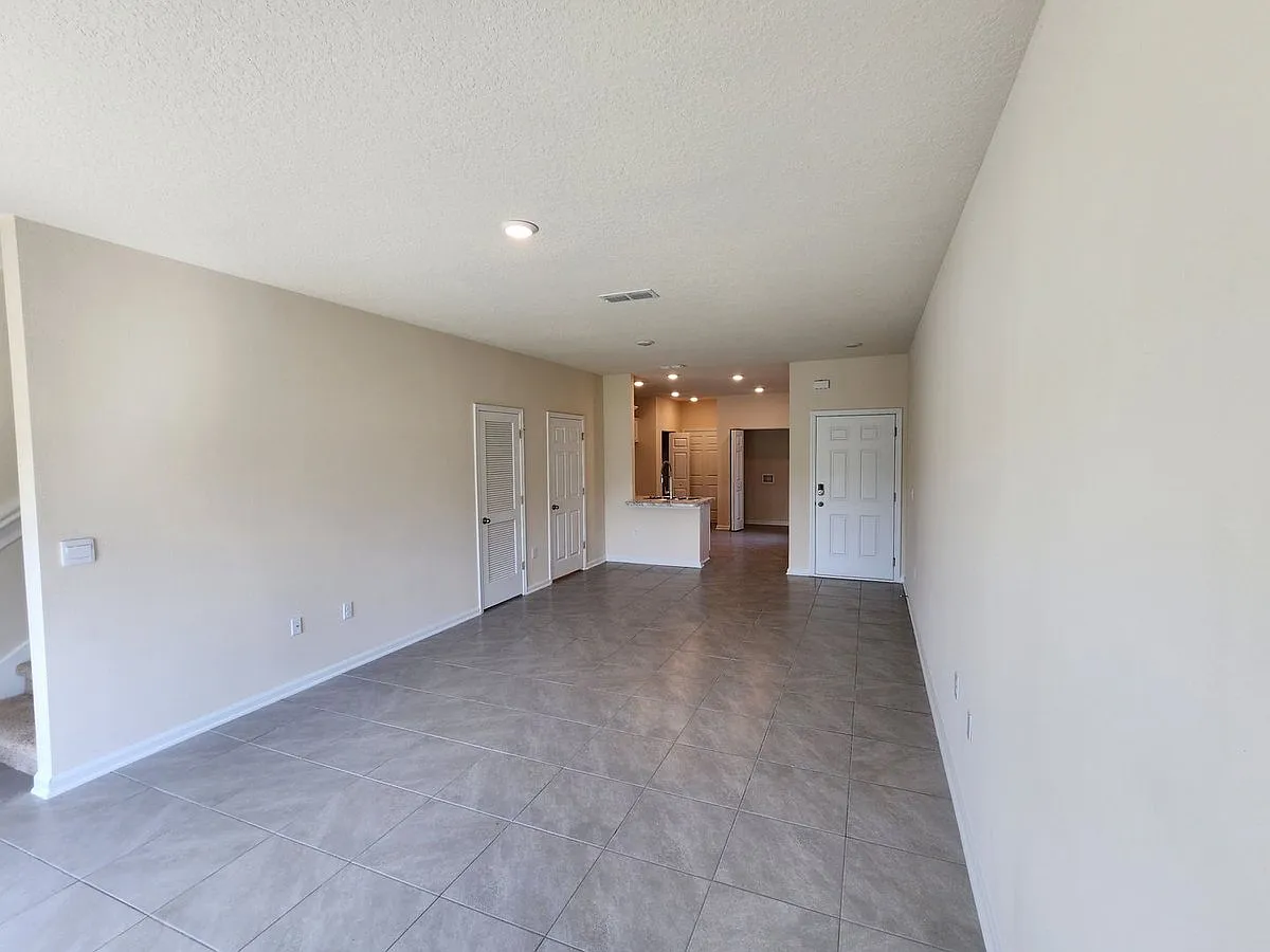 910 Observatory Pkwy - 910 Observatory Pkwy — Photo 2