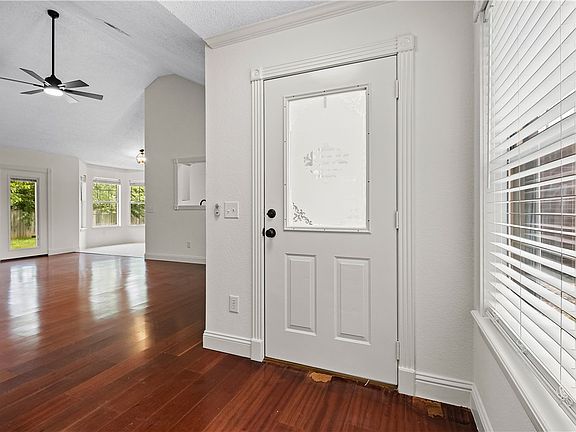 5th image of 2705 SE 5th St
