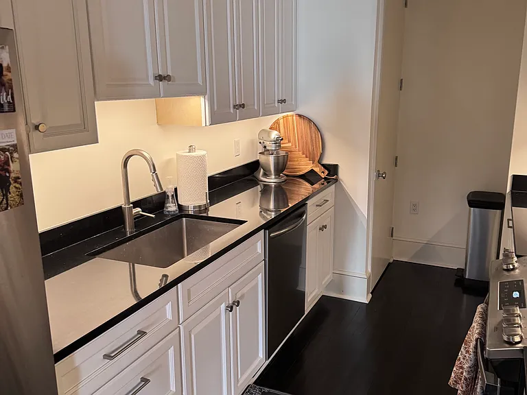 1724 Corcoran St NW #B — Photo 7
