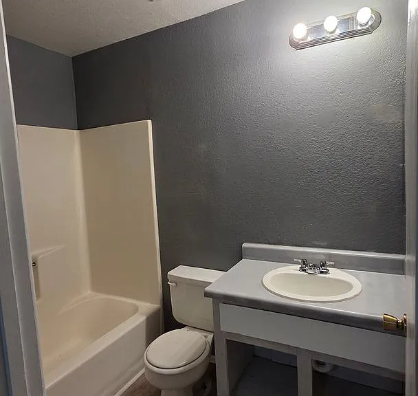 2920 E Cicero St #201 — Photo 13