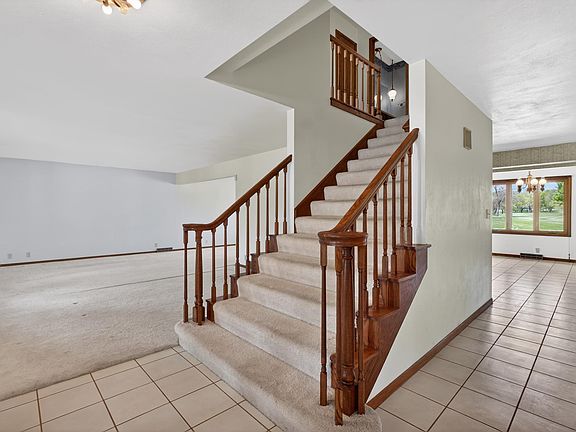 3rd image of 1828 Pinehurst Ln