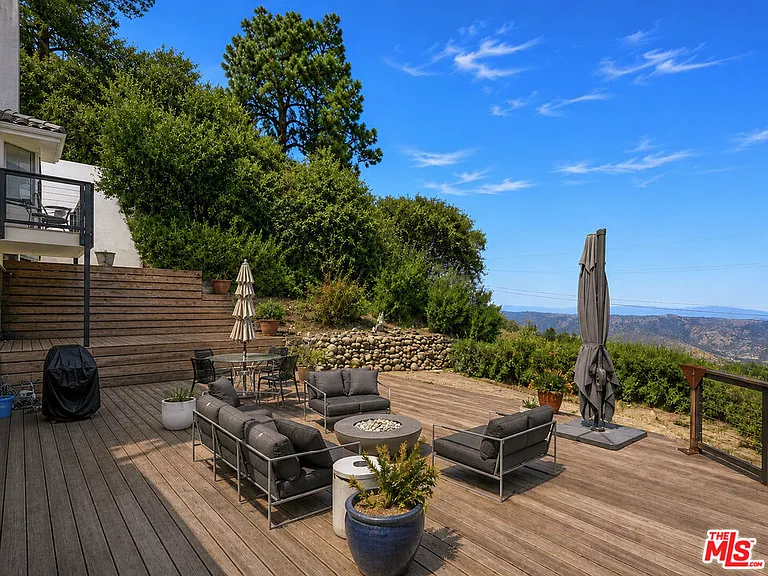 21630 Saddle Peak Rd — Photo 9