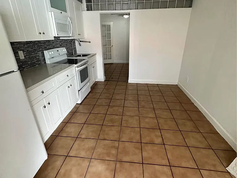 225 SW 99th Ave #1 — Photo 8