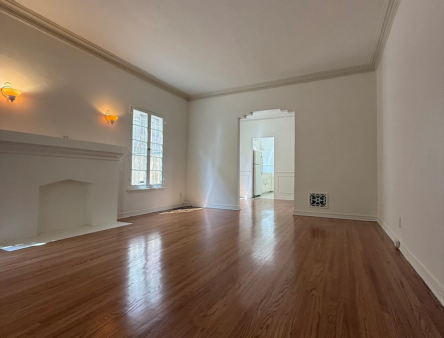 2 bed, $3,900 — Photo 1