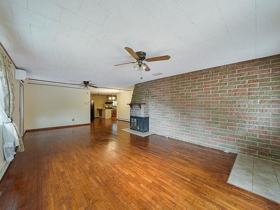 3rd image of 19251 Burke St