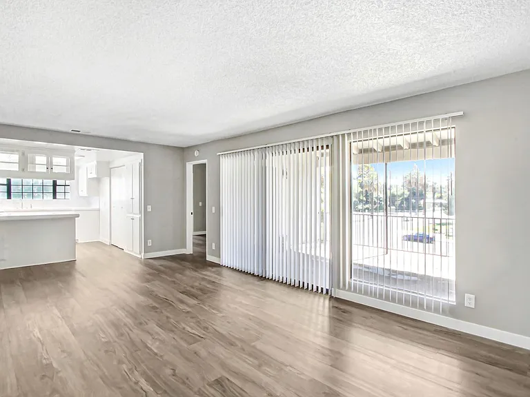 Palm Riverside — Photo 1