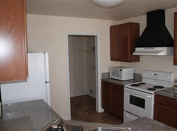 5th image of 942/946 Brown Rock Dr