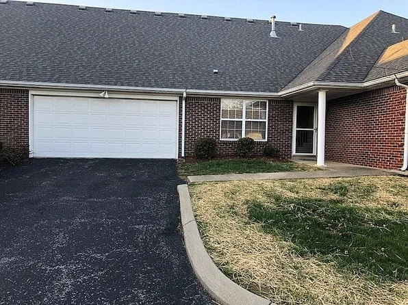 8604 Summertree Ln, Louisville, KY 40291