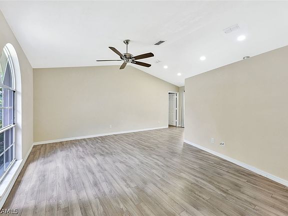 5th image of 26818 Robinhood Ln