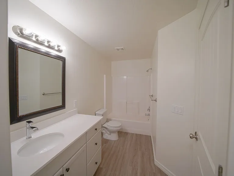 1000 E Bluffview Dr #115 — Photo 26