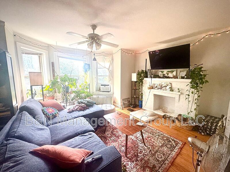 1st image of 4899 N Hermitage Ave APT 3