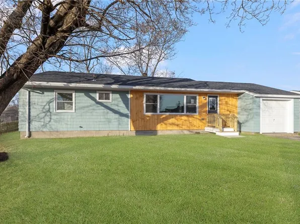 26 Ledge Dr, West Warwick, RI 02893