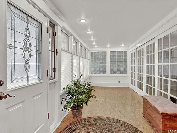 4th image of 2046 Athol Street