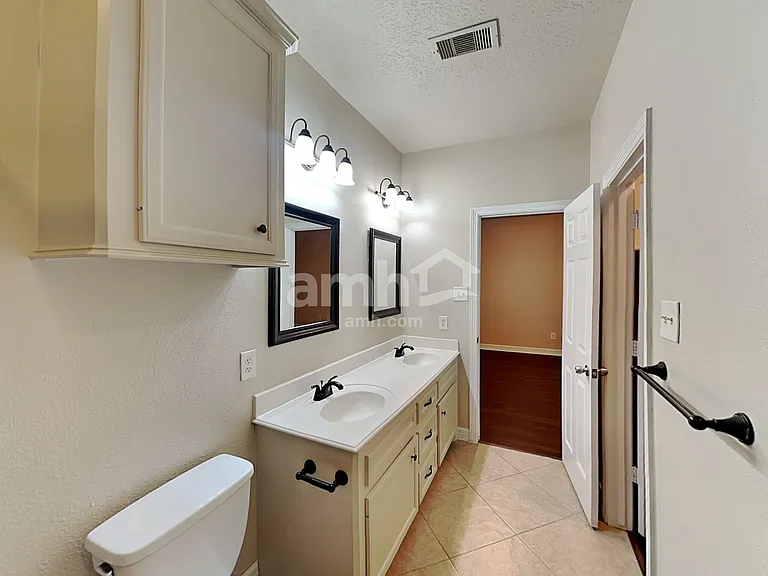 504 Forest Glen St — Photo 12