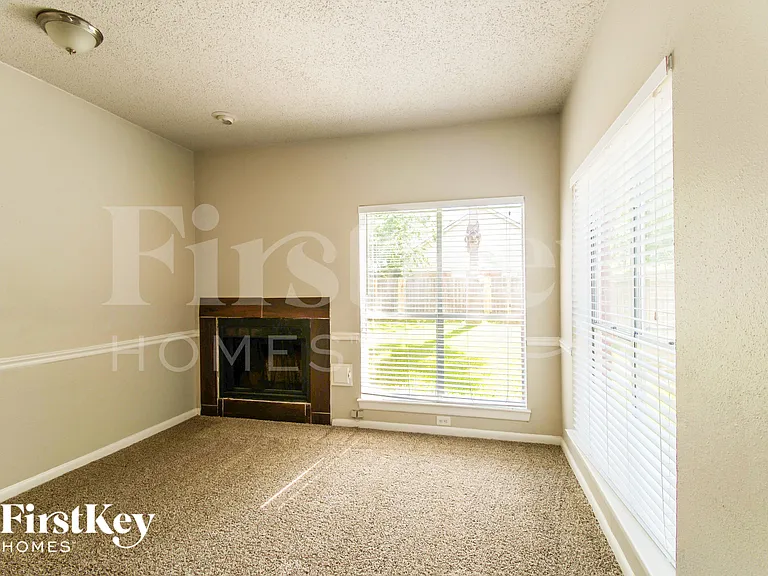 1219 Catskill Dr — Photo 6