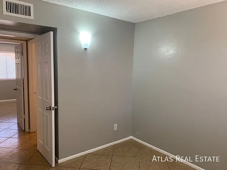 8315 N 61st Ave #3 — Photo 11