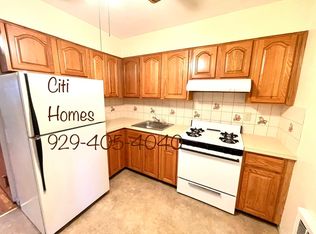 24-19 43rd St #3F, Astoria, NY 11103