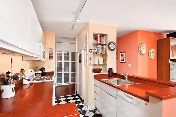 Rented by Town Residential | media 3