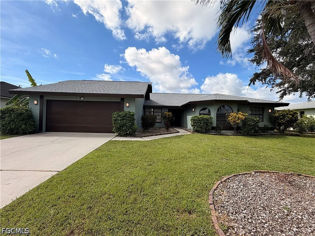 3 bed, 2.0 bath, 2317 sqft, $2,200 — Photo 1