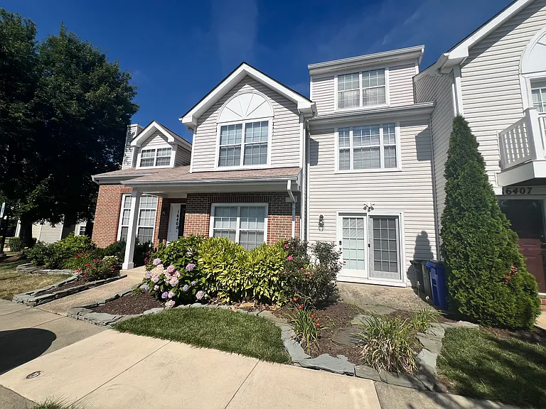 16401 Ellipse Ter — Photo 10