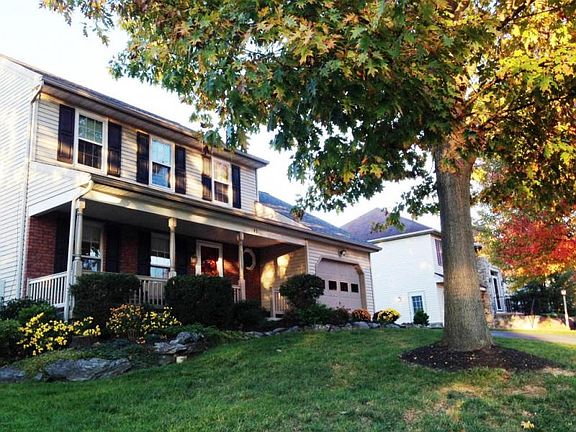 3rd image of 45 Manor Oaks Dr
