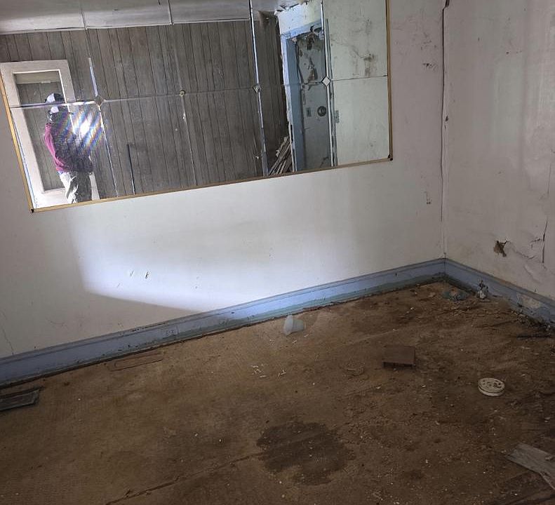 2nd image of 1714 S Yewdall St