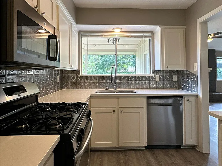 26403 Hunters Hollow Dr — Photo 8