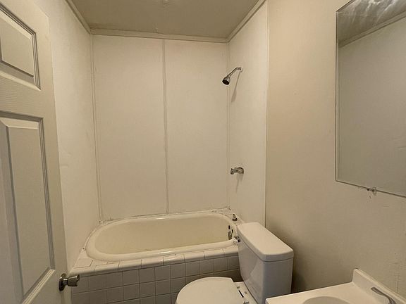 5th image of 109 Washington Ave