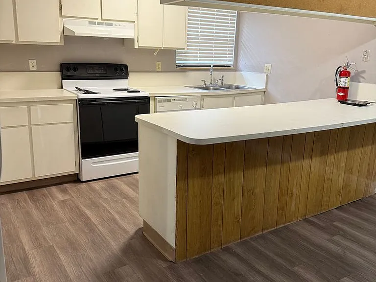 R 142 2811 S Archer Rd #W — Photo 3
