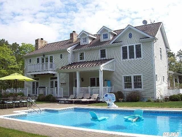 1st image of 6 Rosebud Ln