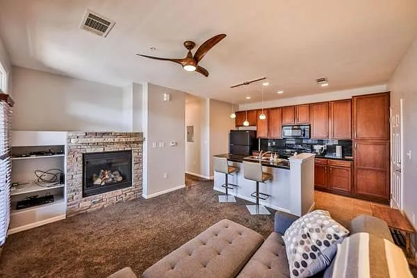 1 bed, 592 sqft, $1,900 — Photo 2