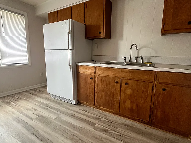328 E Lake Cowdry Ln NW #B — Photo 7