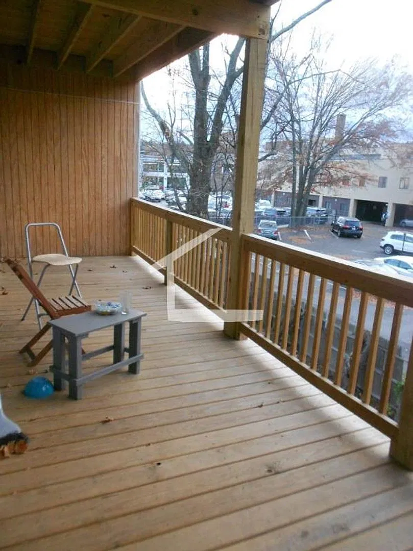 Central Location Walk to BU, Laundry on a Site, Parking for Rent, Eat-in Kitchen, — Photo 3
