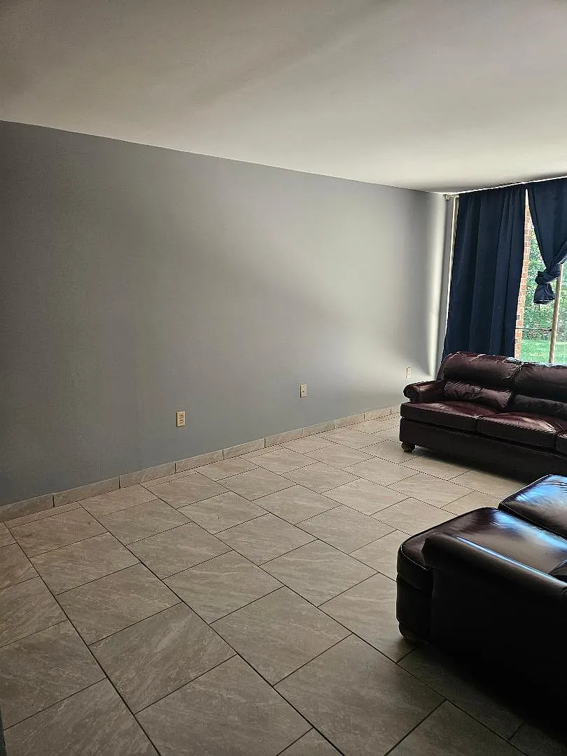 2 bed, 881 sqft, $2,100 — Photo 2