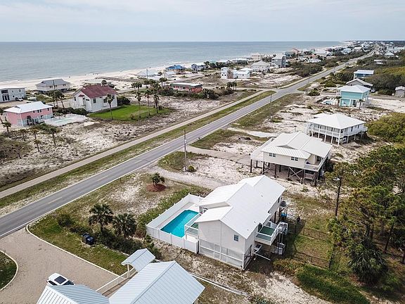 5th image of 533 E Gulf Beach Dr